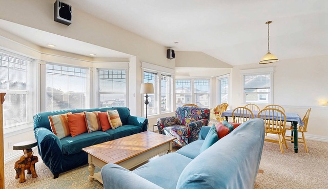 Side-by-side ocean view homes with enclosed yard & hot tubs - 1 block to beach