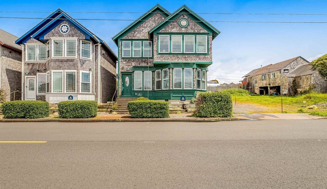 Side-by-side ocean-view homes with hot tubs & fireplaces - 1 block to beach