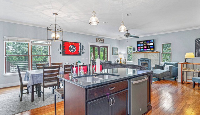 Side ofLookout Mtn-2 Story Hideaway-Sleeps14- Chatt Vistas