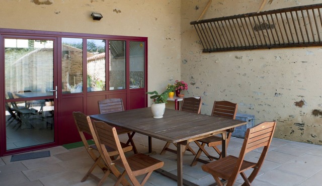 Side yard, side garden