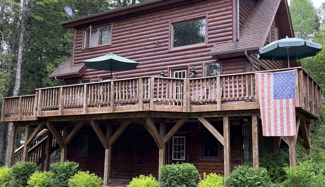 Sidell's Sturgeon River Log Cabin - Bonfire Pit, WiFi, Biking Trails, Rafting