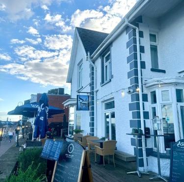 Sids restaurant and bar with rooms