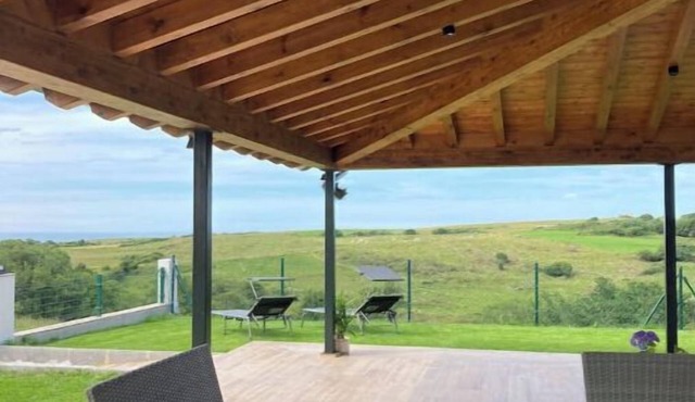 Sierra apartment with views of the Cantabrian Sea and mountains, Comillas Santillana