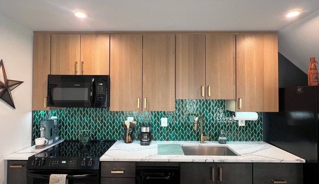 Sierra Hall: Tranquil pet-friendly 3-Bed/2-Bath modern barn apartment in So. MD.