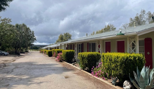 Sierra Pelona Motel