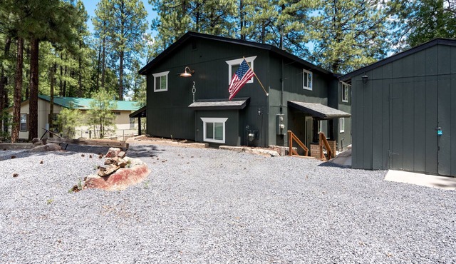 Sierra Pine Retreat w/Furnished Deck, BBQ & Outdoor Firepit