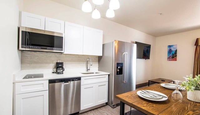 Sierra Vista 2bd Queens Deluxe