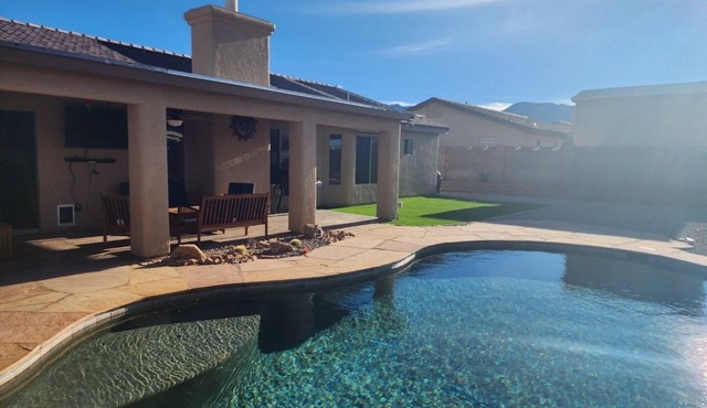 Sierra Vista Getaway Home, Private pool, Great Room