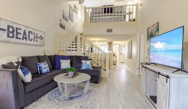 Siesta Bayside 3BR Villa: Rare, Spacious Layout, Pickleball, Heated Pools, & Private Beach Access