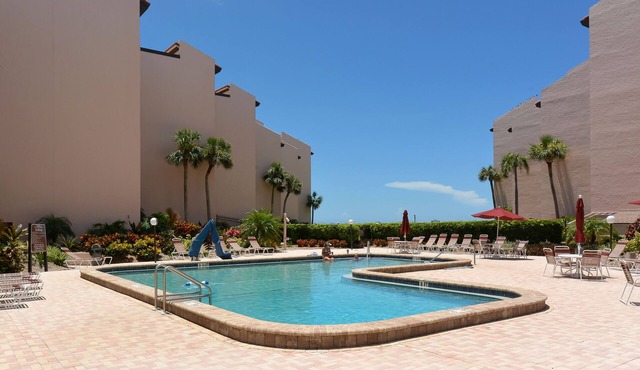 Siesta Key - 2BR - Beachfront Condo on Crescent Beach - Heated Pool - Tennis Ct