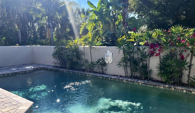 Siesta Key 3-Story Retreat - Pool, Hot Tub, Balcony