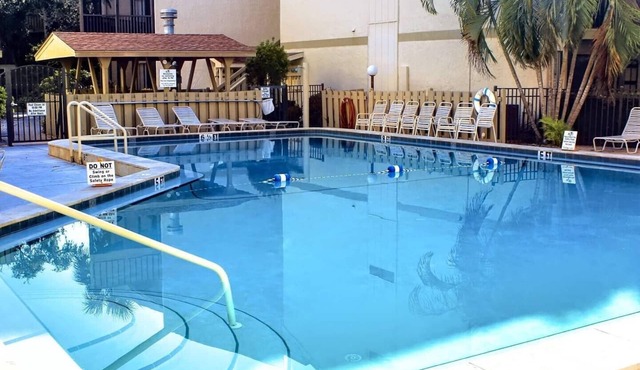 Siesta Key Beach Duplex - 2 Bedroom, 3 Beds, 3 Bathroom w/Heated Pool.