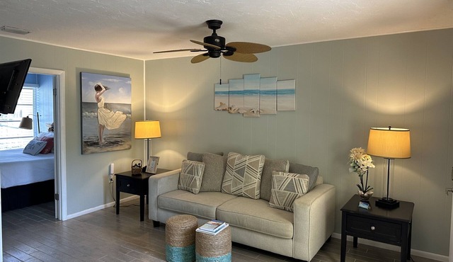 Siesta Key Beach Gem—Pool | Private Beach | Fast WiFi - Siesta Sky