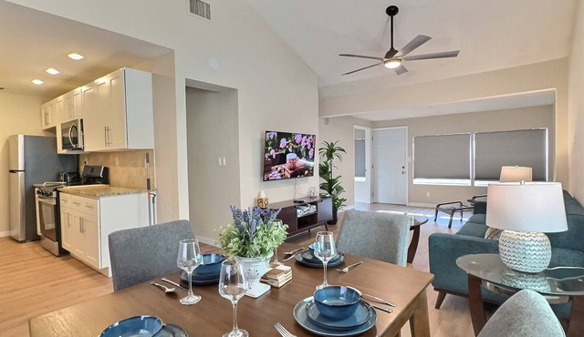 Siesta Key Beachside Getaway Cottage Walking Distance to Beach and Village