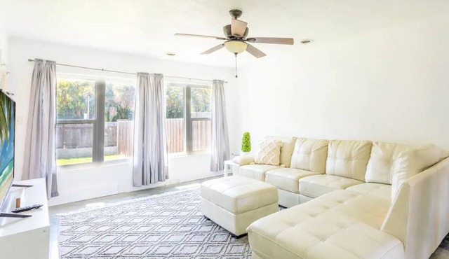 Siesta Key bungalow walking distance to beach ! name: Siesta Side (A)