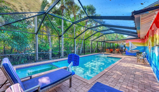 SIESTA KEY POOL HOME! PERFECT FOR FAMILIES-SLEEPS 10! PET FRIENDLY!