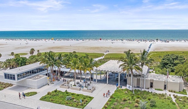 Siesta Key Sanctuary 3 Bedroom Home by RedAwning