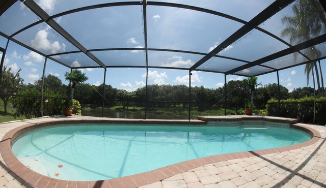 Siesta Key Serenity: Home with Heated Pool, Pond View Oasis in Heart of Sarasota