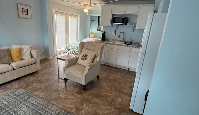 Siesta Key studio close to everything!