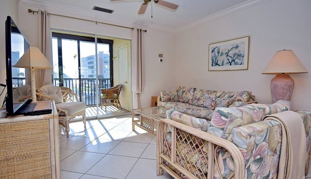 Siesta Key Waterfront Condo on Turtle Beach Inlet. Fish, Swim & Boat just Steps from Your Door. The