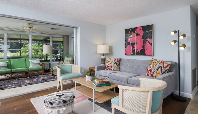 Siesta Sol Bungalow, Relax by Siesta Key Beach 6 min drive in Gulf Gate Estates