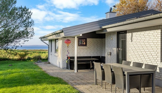 "Sigbrit" - 100m from the sea by Interhome