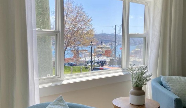 Signal Hill Elegance 3Bd AC Hiking