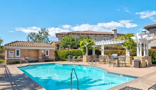 Signal Hill Luxury Home With Pool, Jacuzzi & Panoramic Views