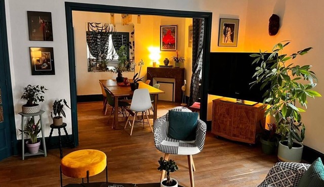 SIGNATURE ART DECO APARTMENT