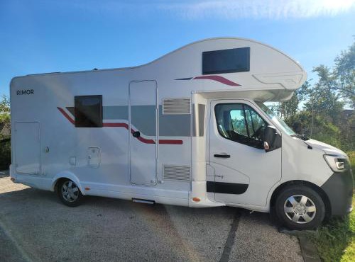 Signature Camper