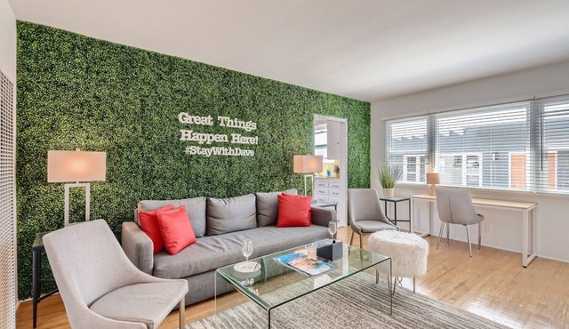 Signature KING 1BR In Top Beach Location (AB)