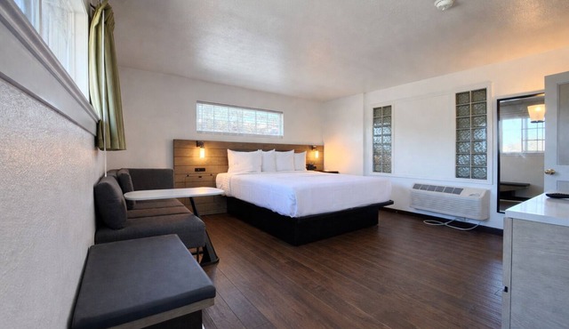 Signature King Room - Larger Layout - Sleeps 2