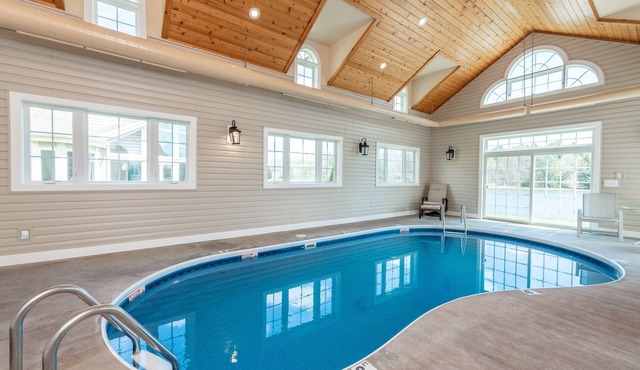 Signature Lakefront Home w/Pool & Views