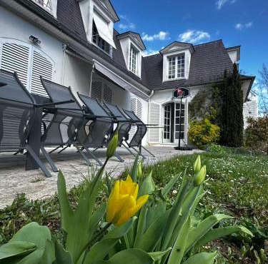 Signature Residence, 5 Bedroom Detached House 1000 square meters,15 min to Paris by Metro