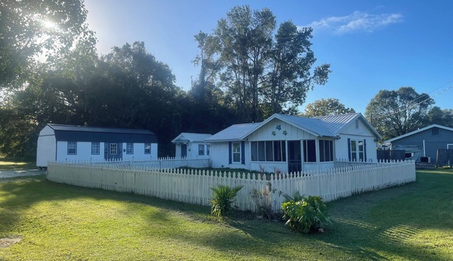 Siiren's Song. Convenient to islands. Charming 2-bedroom cottage.