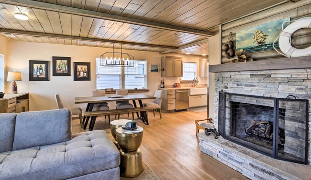 'Siletz Bay Cottage' Lincoln Abode ~ 2 Mi to Beach