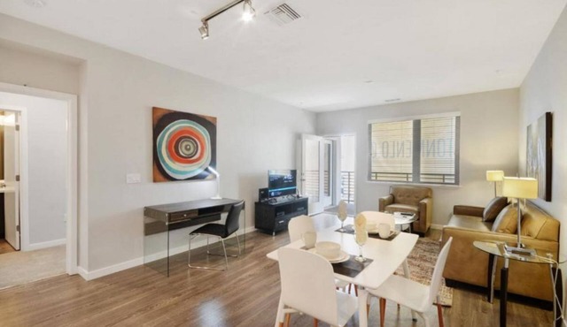 Silicon Valley Oasis: Luxurious 2BR Condo near Facebook Headquarters