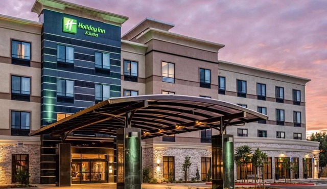 Silicon Valley Stay | Rooftop Lounge & Free Wi-Fi