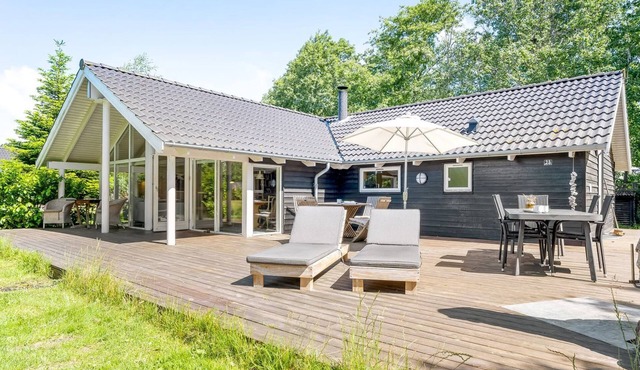 "Silke" - 600m from the sea by Interhome