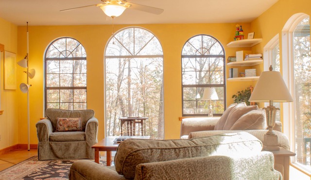 Sills Cove Lodge on Greers Ferry Lake! Plenty of parking, boat launch and view!