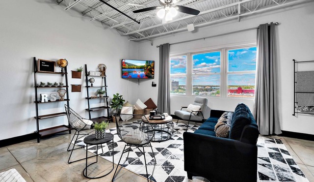 Silo Boho Bungalow - Downtown Waco