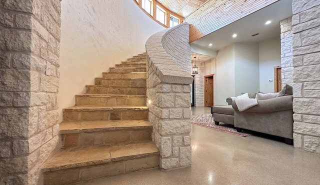 Silo House in the country with a pool! Hunters welcome!