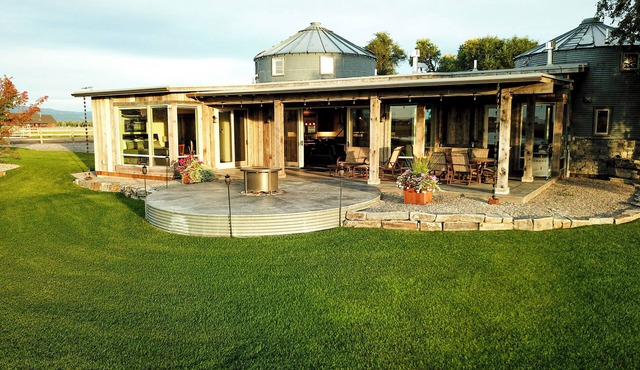 Silo House, Stunning architecture, near Flathead Lake and Glacier Park.