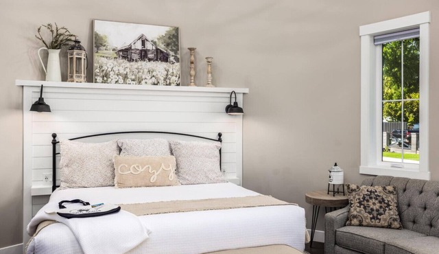 Silo Stay Near Zion | King Bed + Loft | Sleeps 4 | Walk to Hot Springs