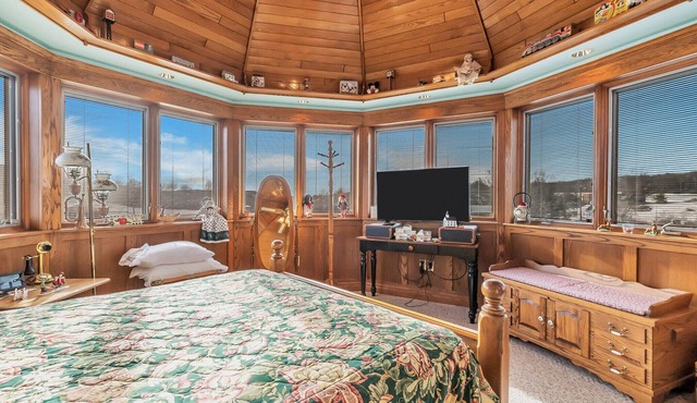 Silo Suite - Red Barn Village