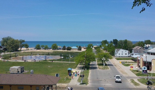 Silver Beach Beach House - downtown St. Joseph Mi