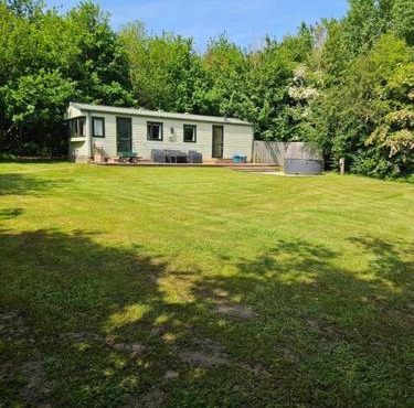 Silver Birch Nabb Lane Hot tub near Alton Towers