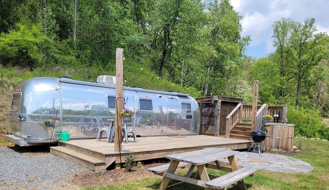 Silver Cabin 2- Restored Airstream right next to GSMNP!