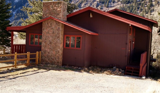 Silver Cloud Cabin - Pet Friendly! - 15 minutes to Loveland