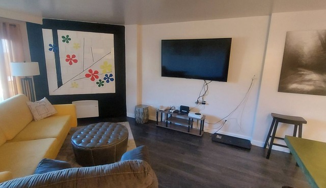 Silver Creek 2 BR Condo, No Cleaning Fees, A/C, Pool/Hot Tub